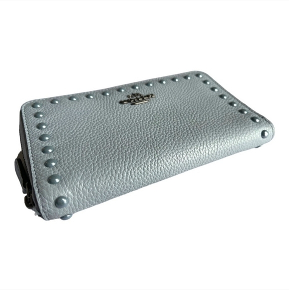 EUC-COACH Light Blue Gray Pebbled Leather Zip Around Wallet w/ Pearl Accents - Picture 2 of 13